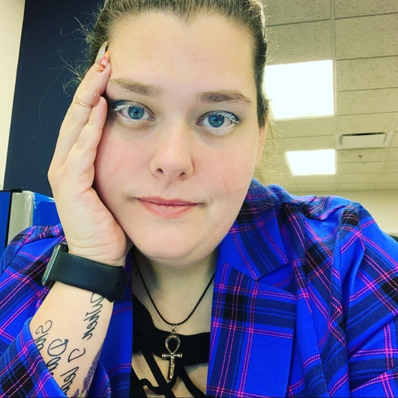 Meet your Posher, Tori - Picture 6 of 6